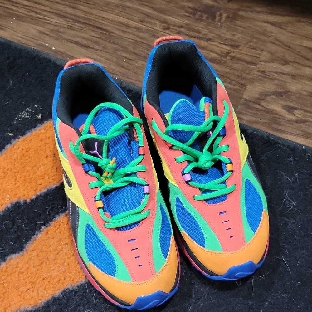 Puma Blue and Green Athletic Shoes Modern Sporty Design